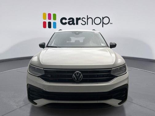 Deep Black Pearl 2022 Volkswagen Tiguan 2.0T SE R-Line Black 4MOTION