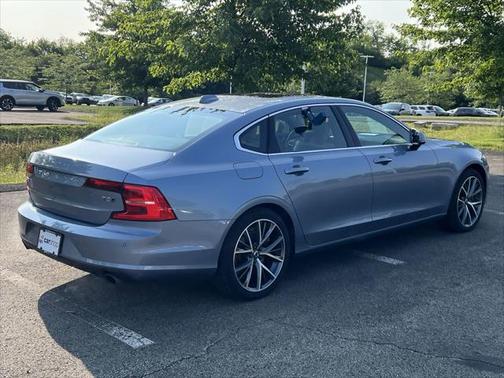 2018 Volvo S90 T5 Momentum