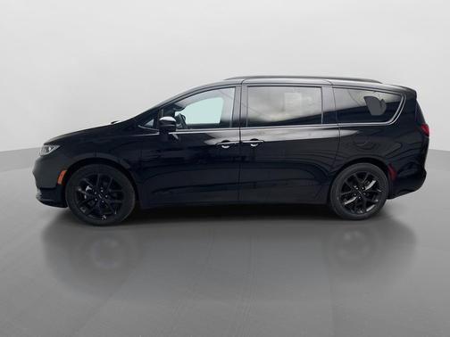 Diamond Black Crystal Pearlcoat 2025 Chrysler Pacifica Limited