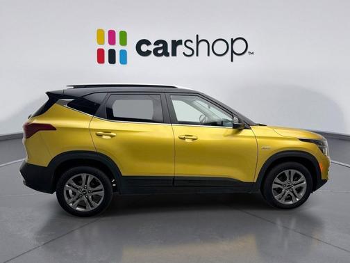 Starbright Yellow/Black Roof 2023 Kia Seltos S
