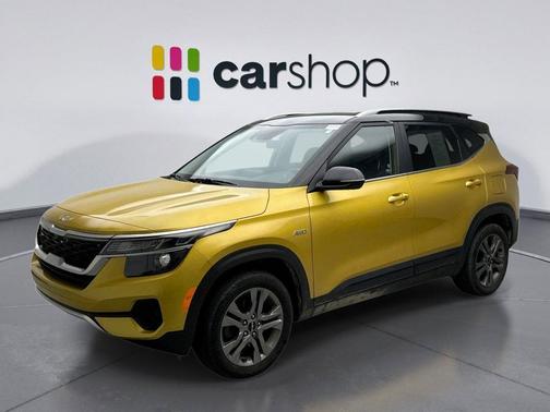 Starbright Yellow/Black Roof 2023 Kia Seltos S