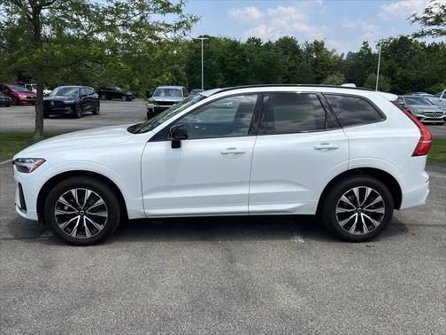 2023 Volvo XC60 B5 Plus Dark Theme