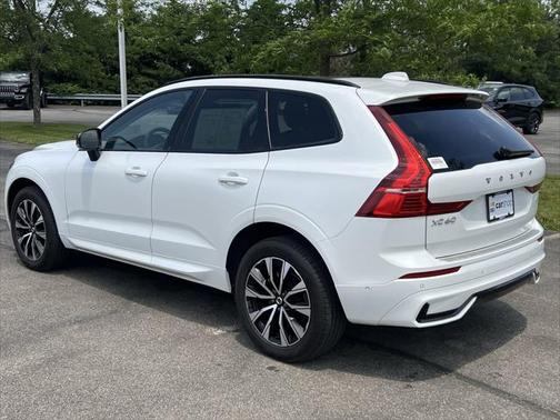 2023 Volvo XC60 B5 Plus Dark Theme
