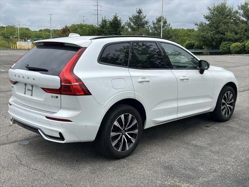 2023 Volvo XC60 B5 Plus Dark Theme