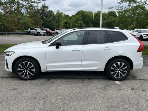 2023 Volvo XC60 B5 Plus Dark Theme