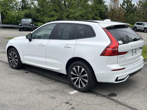 2023 Volvo XC60 B5 Plus Dark Theme