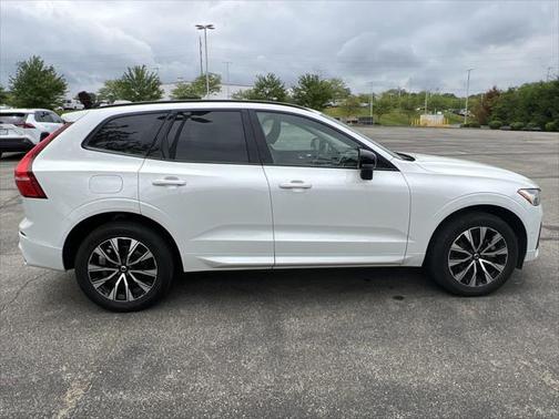 2023 Volvo XC60 B5 Plus Dark Theme