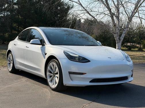 Pearl White Multi-Coat 2022 Tesla Model 3 Long Range