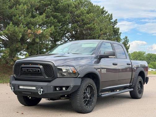 Granite Crystal Metallic Clear Coat 2017 RAM 1500 SLT