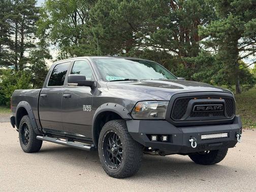 Granite Crystal Metallic Clear Coat 2017 RAM 1500 SLT