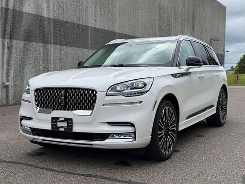 Pristine White Metallic Tri-Coat 2023 Lincoln Aviator Black Label AWD
