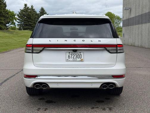 Pristine White Metallic Tri-Coat 2023 Lincoln Aviator Black Label AWD