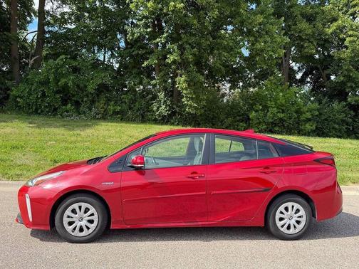 Supersonic Red 2019 Toyota Prius XLE