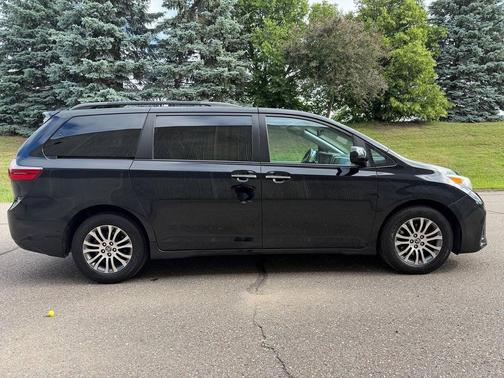 Midnight Black Metallic 2020 Toyota Sienna XLE Premium