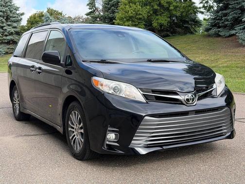 Midnight Black Metallic 2020 Toyota Sienna XLE Premium