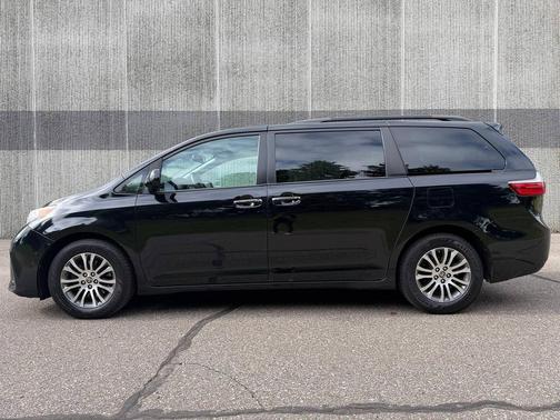 Midnight Black Metallic 2020 Toyota Sienna XLE Premium