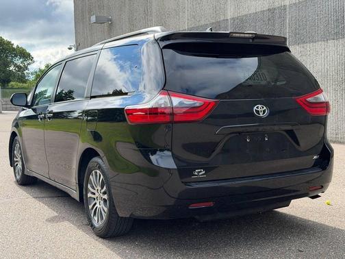 Midnight Black Metallic 2020 Toyota Sienna XLE Premium
