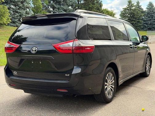 Midnight Black Metallic 2020 Toyota Sienna XLE Premium