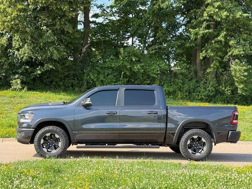 Diamond Black Crystal Pearl Coat 2020 RAM 1500 Rebel