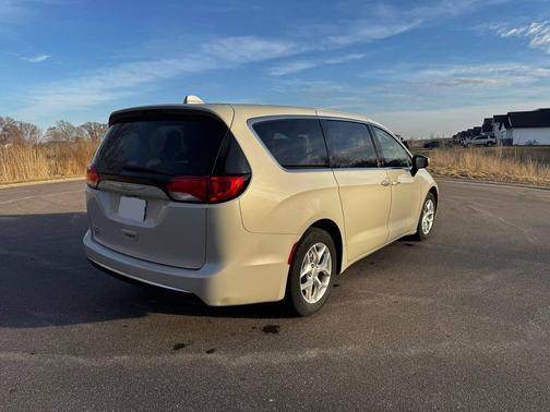 Tusk White 2017 Chrysler Pacifica Touring