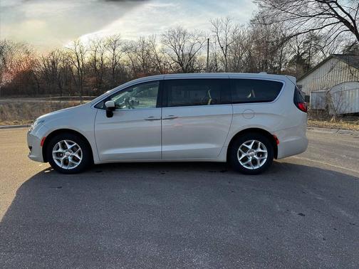 Tusk White 2017 Chrysler Pacifica Touring