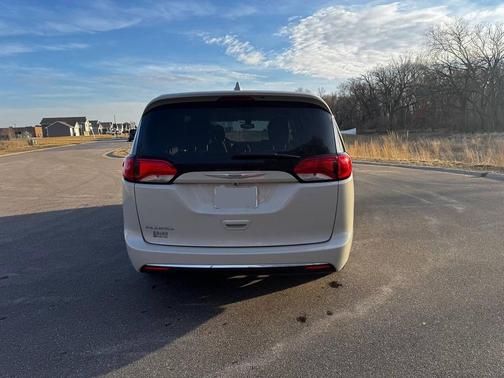 Tusk White 2017 Chrysler Pacifica Touring