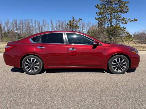 Cayenne Red 2016 Nissan Altima 2.5 SL