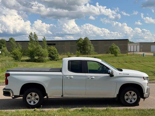 Iridescent Pearl Tricoat 2021 Chevrolet Silverado 1500 LT