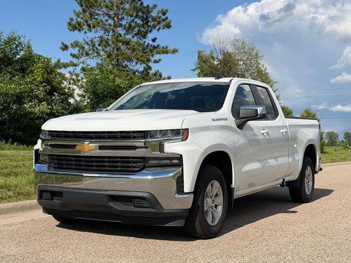 Iridescent Pearl Tricoat 2021 Chevrolet Silverado 1500 LT