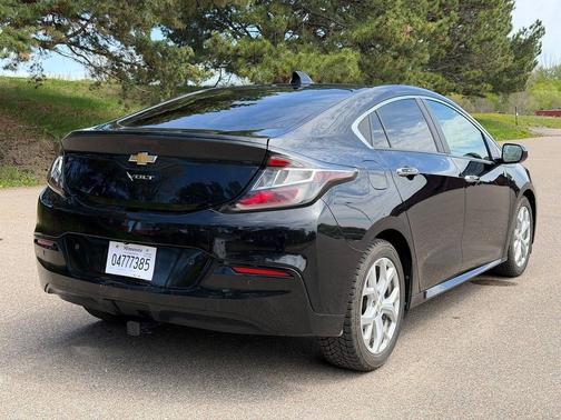 Mosaic Black Metallic 2017 Chevrolet Volt Premier