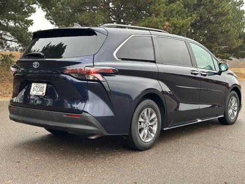 2025 Toyota Sienna XLE