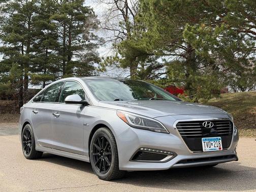 Pewter Gray Metallic 2016 Hyundai SONATA Hybrid Limited