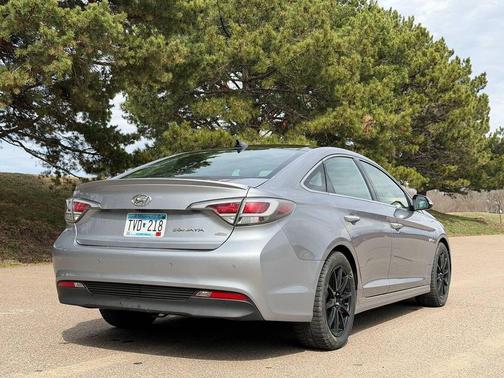 Pewter Gray Metallic 2016 Hyundai SONATA Hybrid Limited