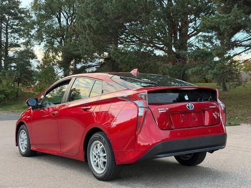 Hypersonic Red 2018 Toyota Prius Four