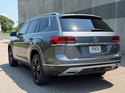 Platinum Gray Metallic 2018 Volkswagen Atlas 3.6L SEL Premium