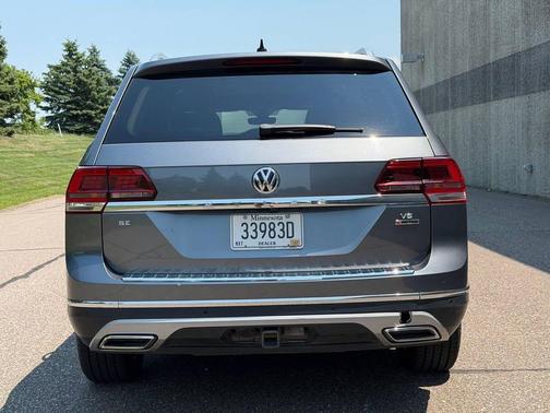 Platinum Gray Metallic 2018 Volkswagen Atlas 3.6L SEL Premium