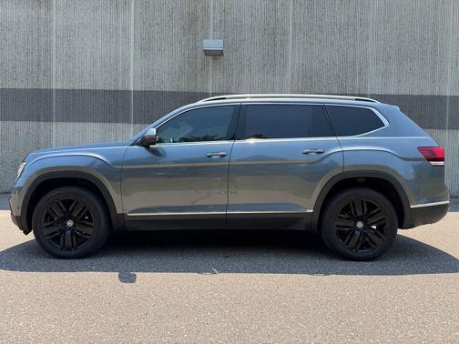 Platinum Gray Metallic 2018 Volkswagen Atlas 3.6L SEL Premium