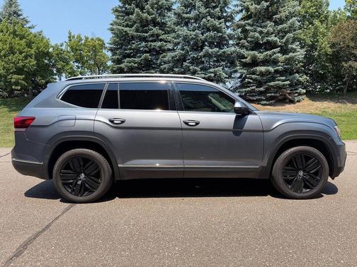Platinum Gray Metallic 2018 Volkswagen Atlas 3.6L SEL Premium
