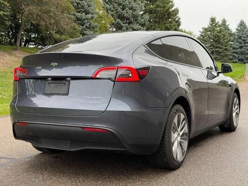 Midnight Silver Metallic 2023 Tesla Model Y Long Range Dual Motor All-Wheel Drive