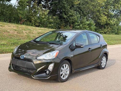 Black Sand Pearl 2017 Toyota Prius c Four