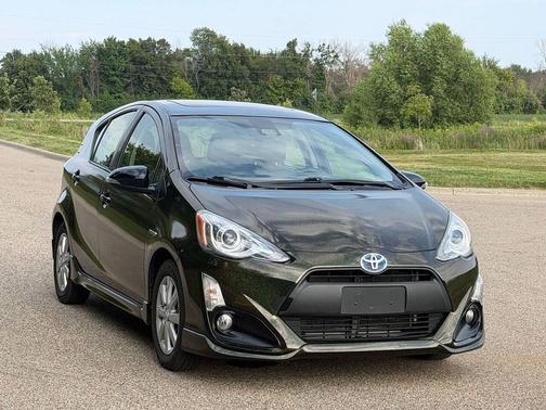 Black Sand Pearl 2017 Toyota Prius c Four