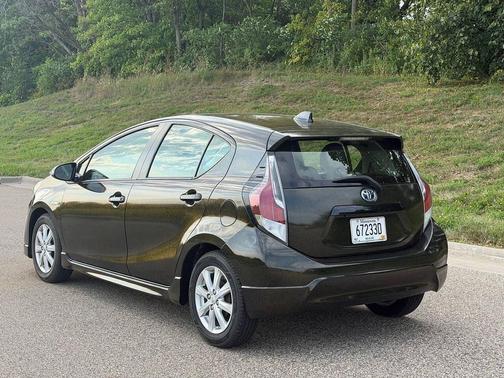 Black Sand Pearl 2017 Toyota Prius c Four
