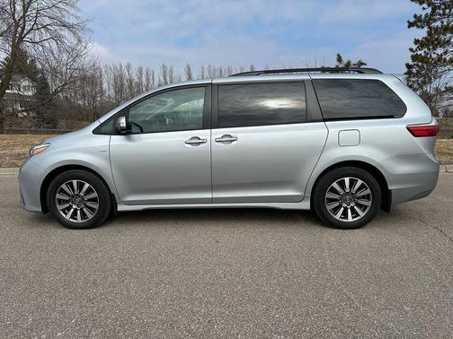 2020 Toyota Sienna Limited Premium