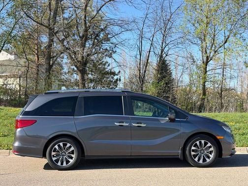 Modern Steel Metallic 2024 Honda Odyssey EX-L