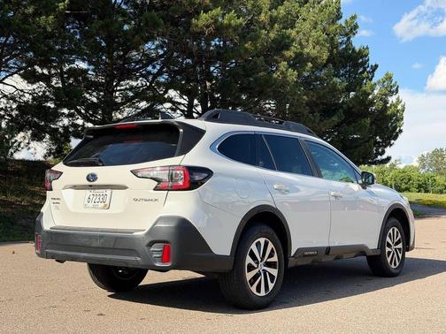 Crystal White Pearl 2021 Subaru Outback Premium