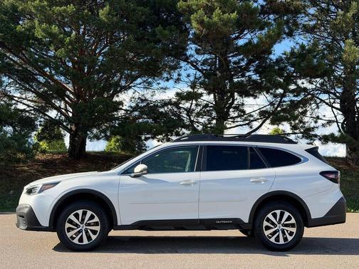 Crystal White Pearl 2021 Subaru Outback Premium