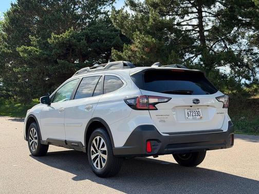 Crystal White Pearl 2021 Subaru Outback Premium