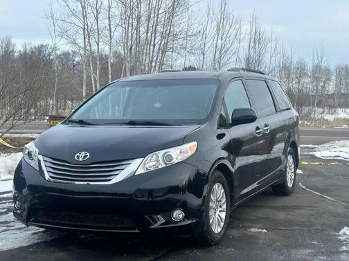 2017 Toyota Sienna XLE