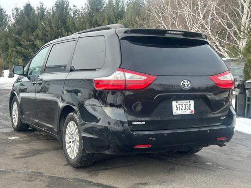 2017 Toyota Sienna XLE