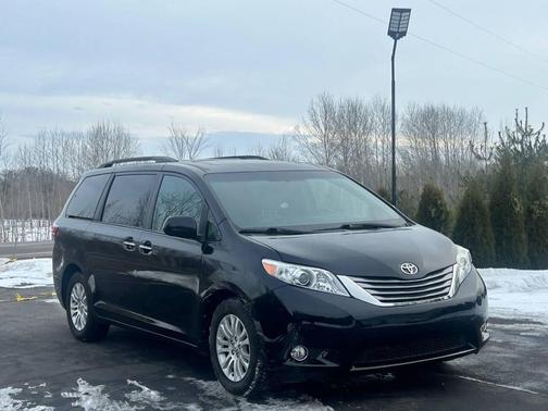 2017 Toyota Sienna XLE